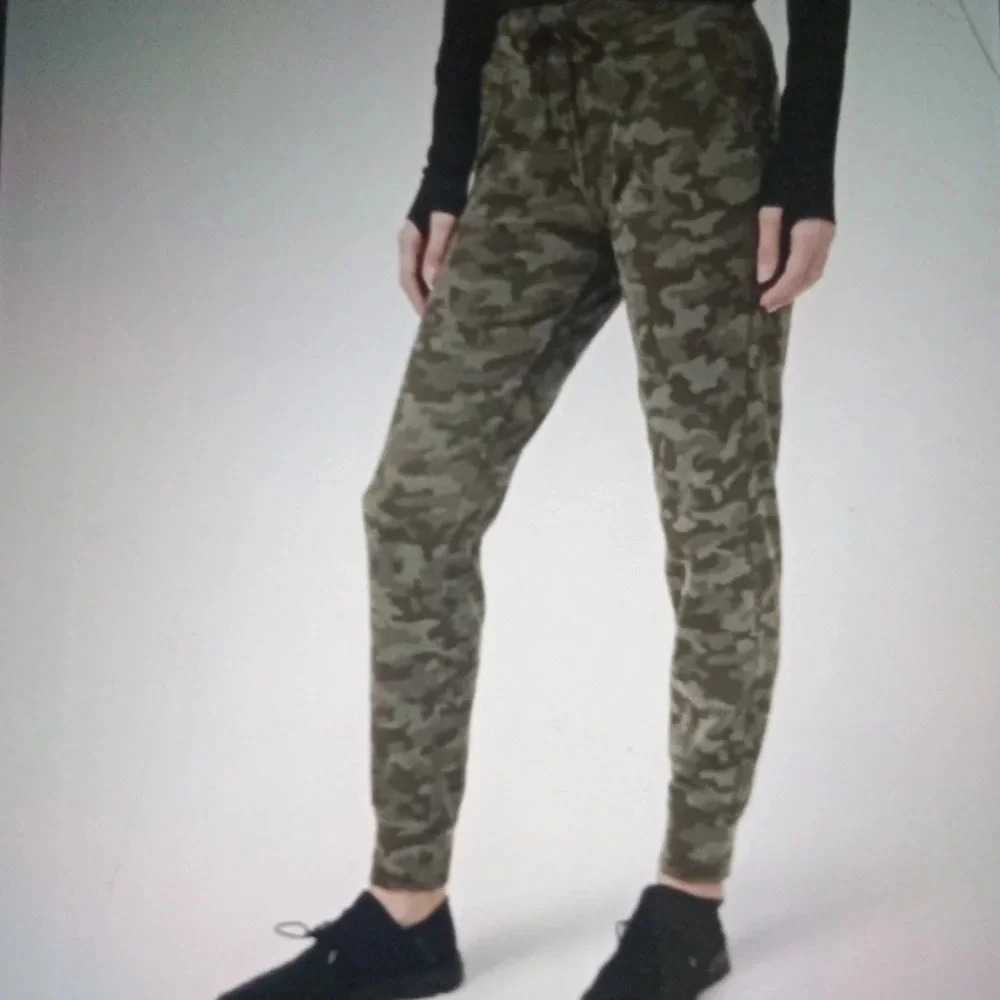 Lululemon women's ready to Rule joggers 29" track pants size 10